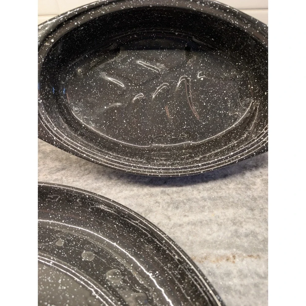 Black Speckled Enamel - Small Oval Roaster Pan w/Lid -‎ 13